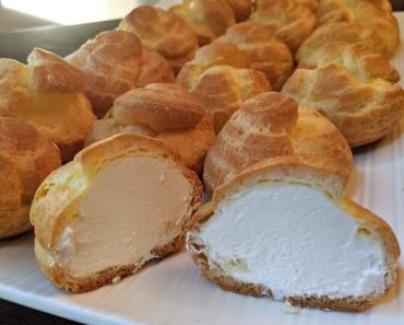 MOM’S FAMOUS CREAM PUFFS
