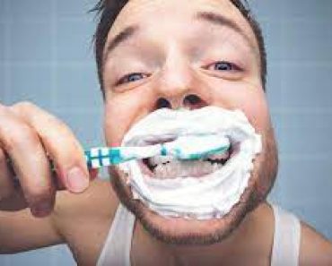 Should you brush your teeth before or after breakfast?